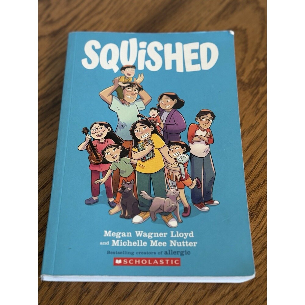 Squished A Gr A Phic Novel by Megan Wagner Lloyd (2023 Trade Paperback Book)